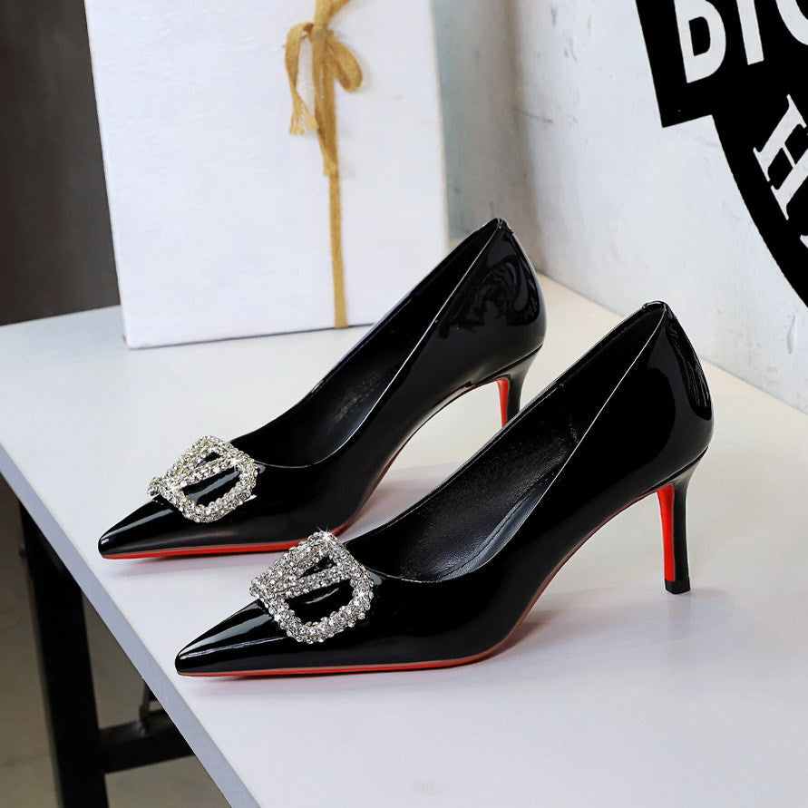 Red Background Patent Leather Rhinestone V Buckle Decorative Pointed Low Cut
