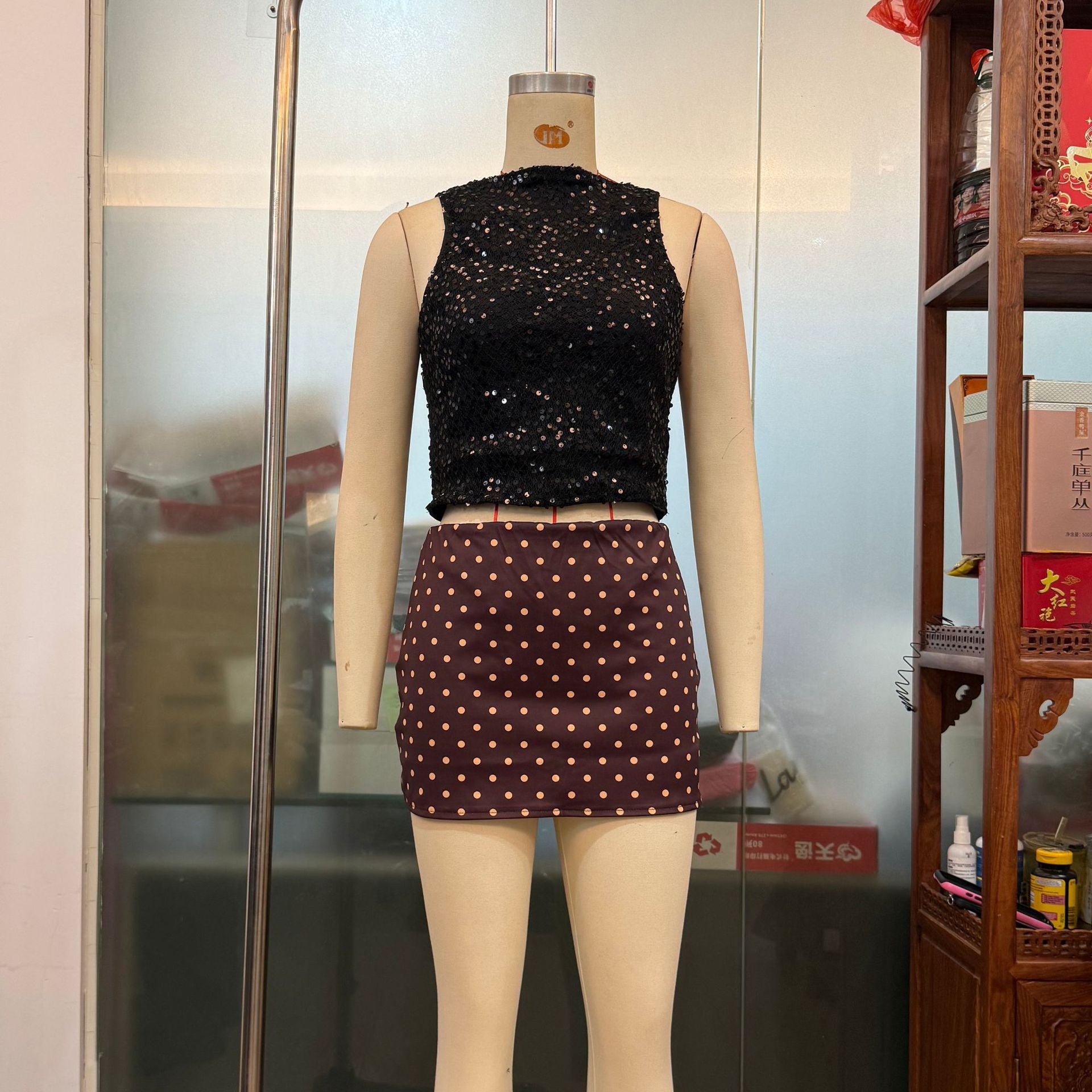 Brown with polkadot