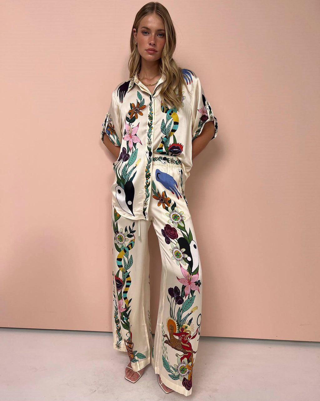 Graffiti Printing Satin Short Sleeved Collared Shirt Trousers Casual Two Piece Suit Amplified craft