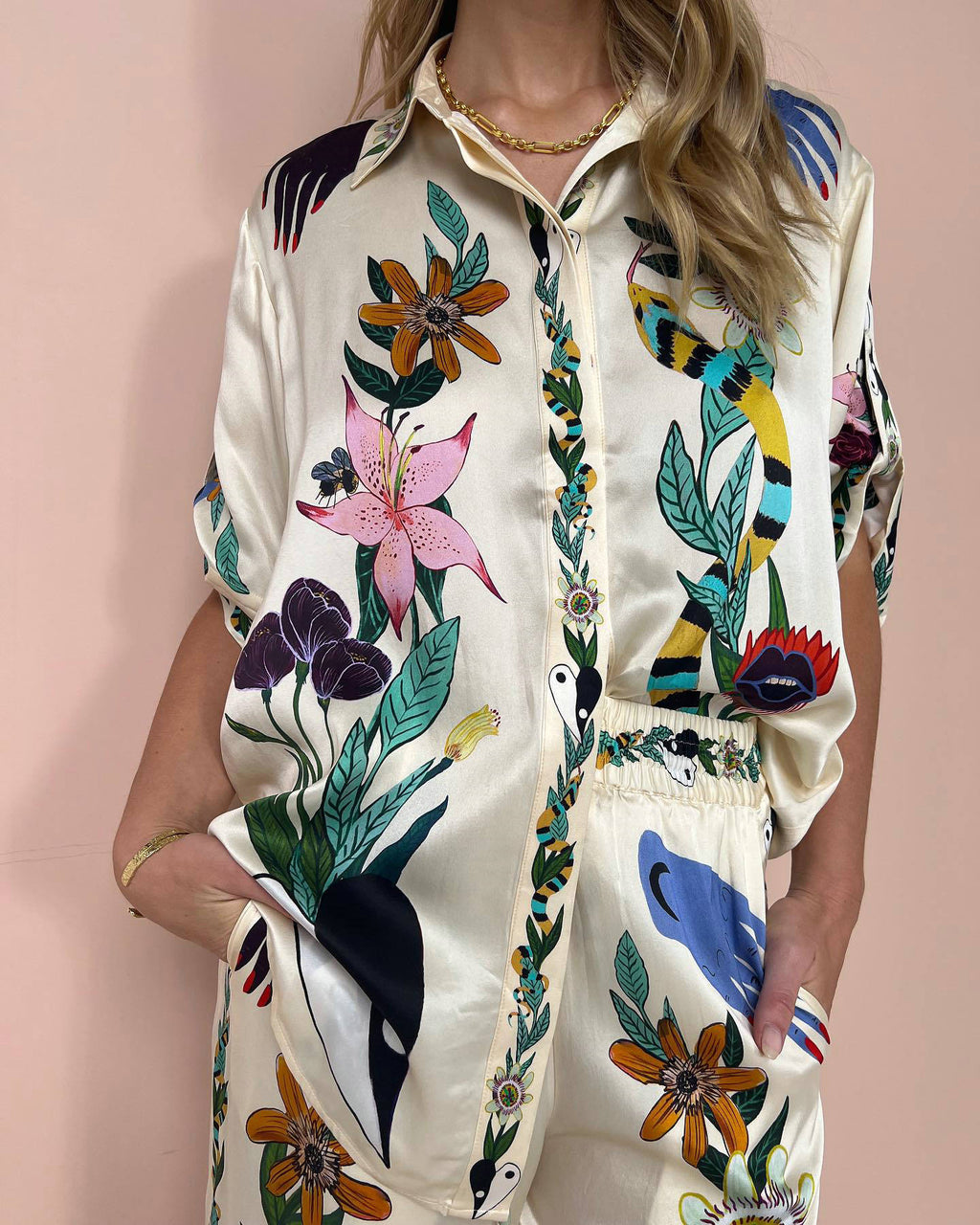 Graffiti Printing Satin Short Sleeved Collared Shirt Trousers Casual Two Piece Suit Amplified craft