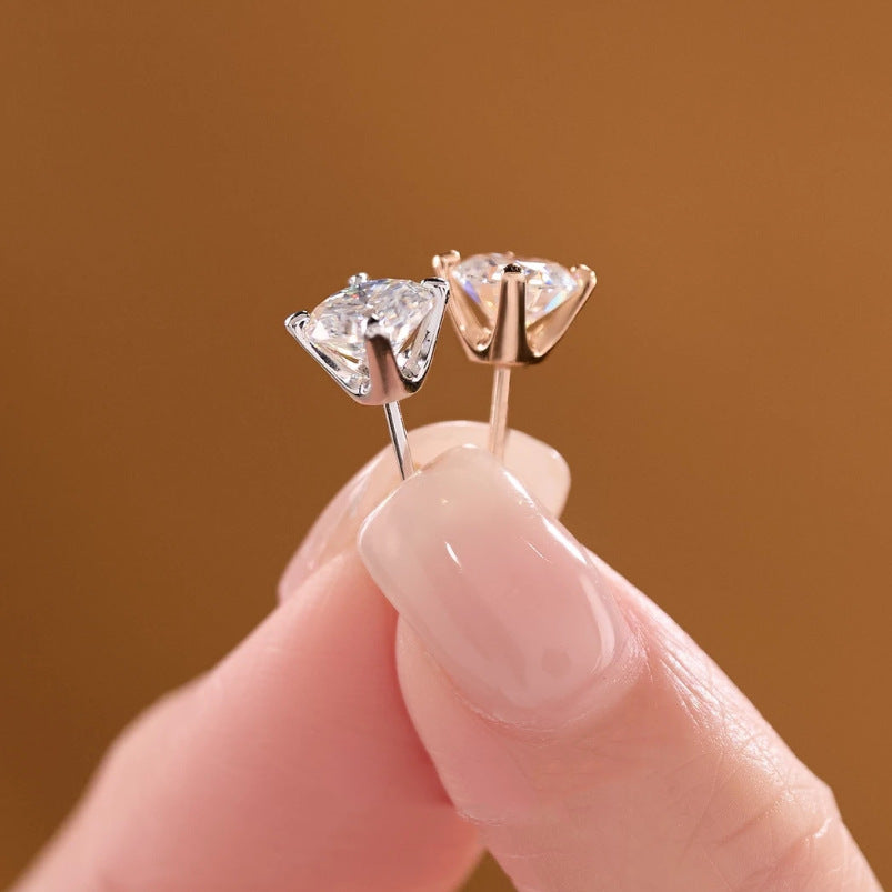S925 silver four-prong moissanite stud earrings
