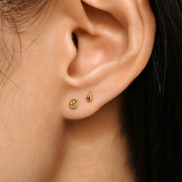 Gold-plated silver flat-back stud earring